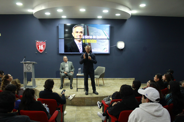 Senador Miguel Ángel Mancera imparte conferencia a las y los estudiantes de Universidad 16 de Septiembre