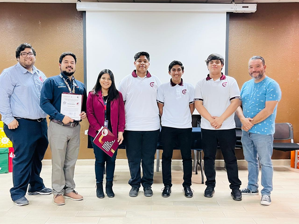 Docentes de la Universidad 16 de Septiembre participan como jueces en concurso de prototipos