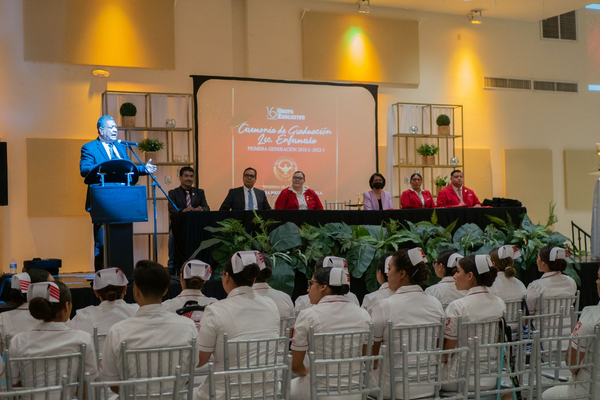 Egresa primera generación de enfermeros en Grupo Educativo