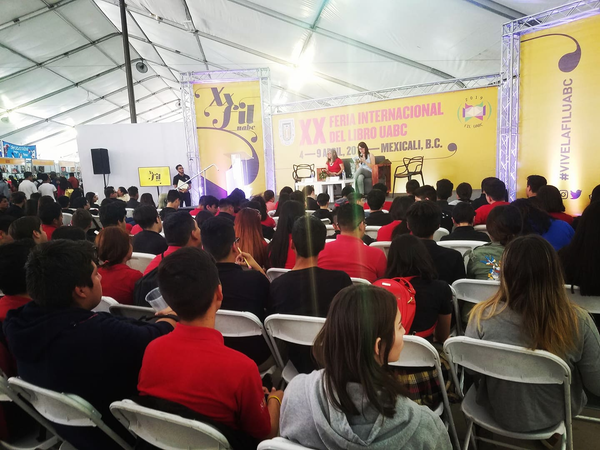 Estudiantes asisten a la XX feria internacional del libro