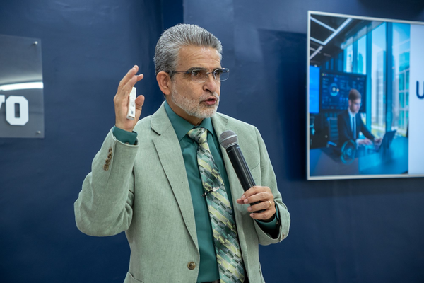 Explorando el Futuro: Inteligencia Artificial con Liderazgo Humano