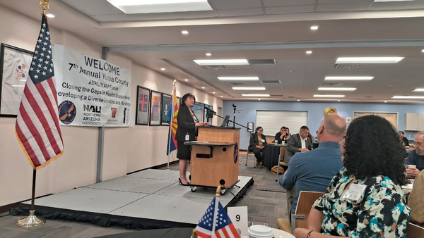 Presentan docentes de Universidad carteles en Foro Anual Comunitario de Northern Arizona University