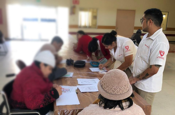 Familia de Paco y Grupo Educativo 16 de Septiembre firman convenio.