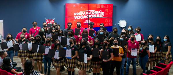 Presentan estudiantes de Preparatoria Vocacional proyectos