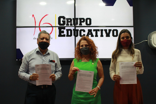 Firma Grupo Educativo 16 de Septiembre convenio con la Oficialía Mayor de BC